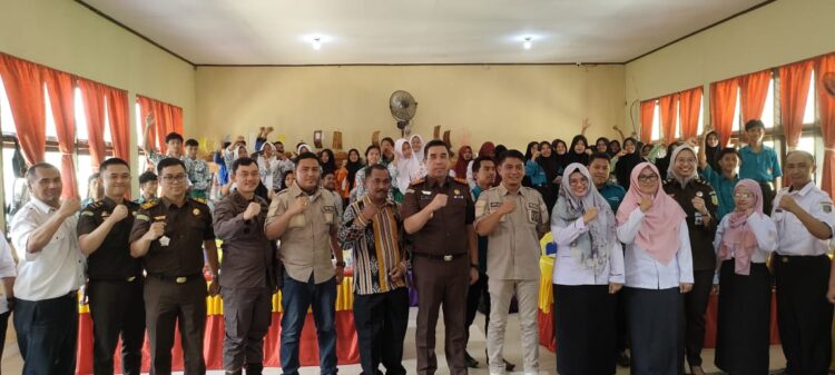 SMAN 1 Simpang Pematang Disambangi Jaksa dan Wartawan Ada Apa?