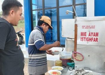 Kisah Syamsul, Pedagang Mie Ayam Keliling Beri Nama Dagangannya Istighfar