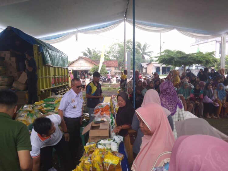 Terdampak Inflasi, Ratusan Warga Sidomulyo Antusias Serbu Pasar Murah