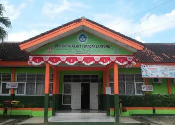 Diduga Realisasi Dana BOS Tidak Transparan, oknum Kepsek SMPN Pecat Tenaga Pendidik