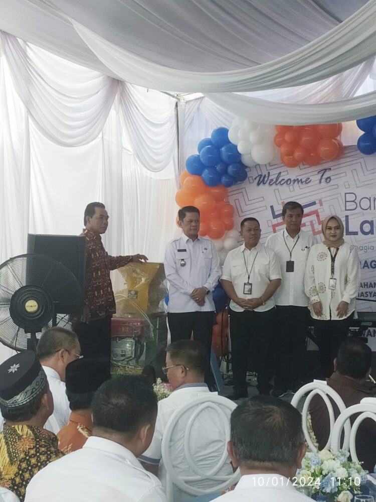 10 Poktan Dapat Bantuan Mesin Pencacah Pakan dari Bank Lampung