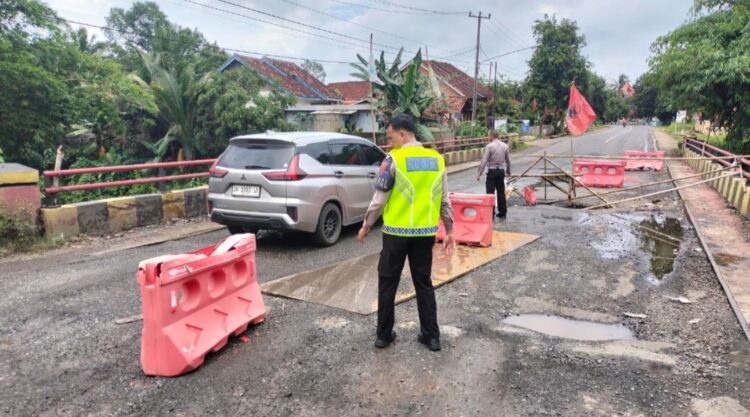 Jembatan Way Sabuk Rusak, Satlantas Polres Lampura Himbau Kendaraan Berat Tidak Melintas