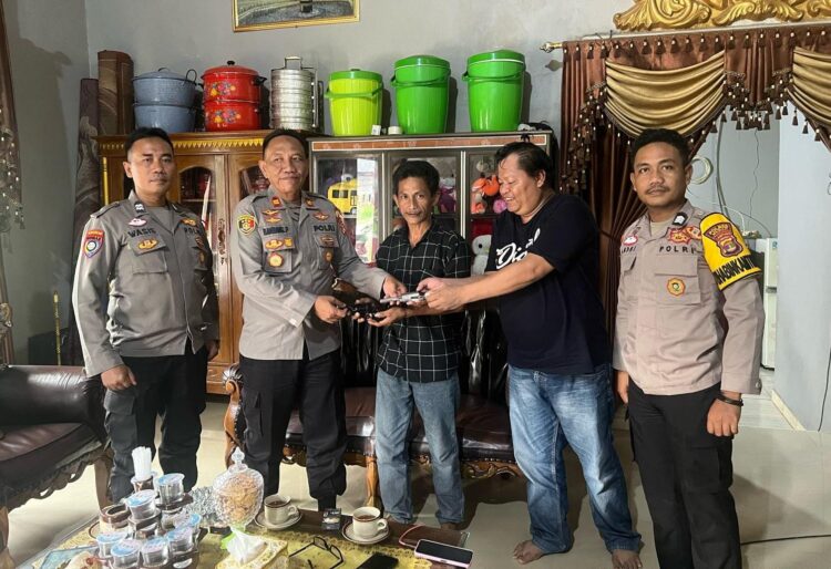 Polsek Tanjung Raya Terima Penyerahan Sukarela 4 Pucuk Senpira