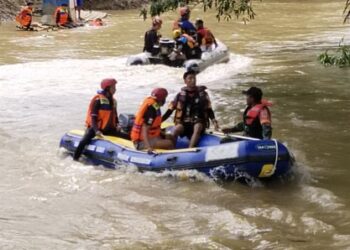Aksi Heroik Koramil 1002 Barabai Bantu Pencarian Remaja Tenggelam di Sungai Barabai Kalimantan Selatan