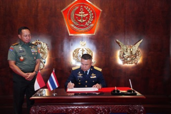 Panglima TNI Terima Kunjungan Kehormatan Kasau Thailand