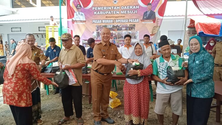 Tekan Inflasi, Pemkab Mesuji Gelar Operasi Pasar Murah Di Simpang Pematang