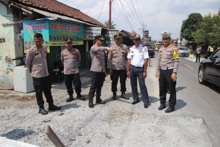 Polres Pringsewu Bersama Dinas Terkait Lakukan Survei Jalan Menjelang Mudik Lebaran 2024