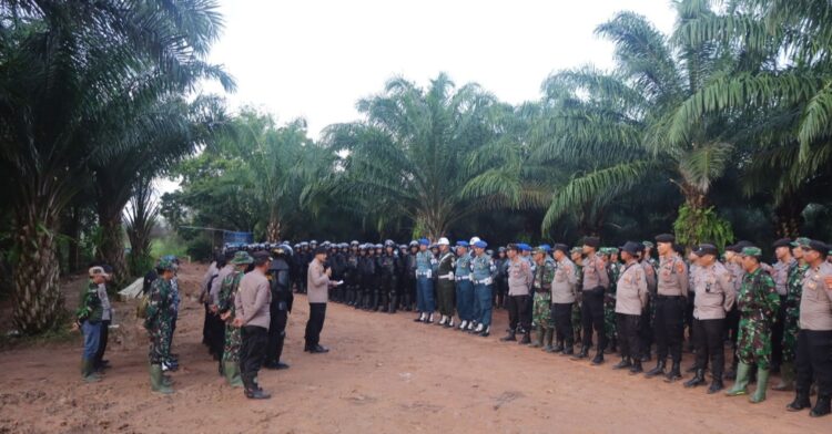 Polres Lampura Kawal Eksekusi Laham Kosong Oleh PN Kotabumi
