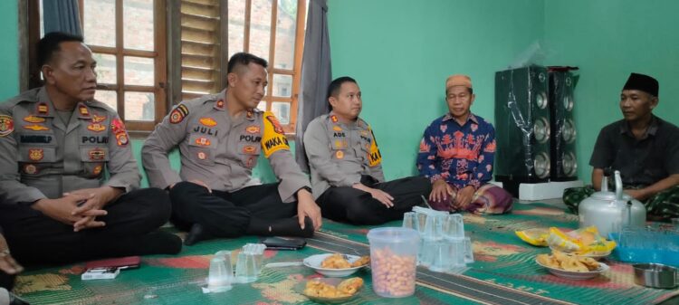 Kapolres Mesuji, Takziah Ke Rumah Duka Korban Pembunuhan di Desa Muara Tenang