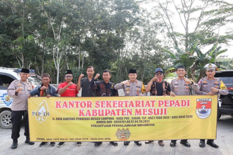 Gandeng Pepadi, Kapolres Mesuji Kembali Bagikan Takjil Kepada Pengendara