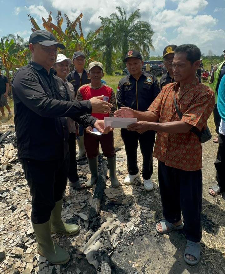 Granat Mesuji Salurkan Bantuan Korban Kebakaran Mesuji Timur
