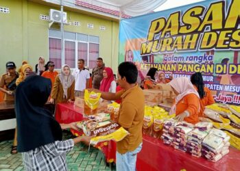 Bantu Warganya Penuhi Kebutuhan Pokok, Pemdes Berasan Makmur Gelar Pasar Murah