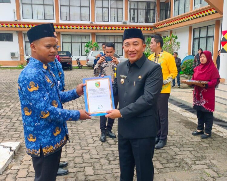 Pimpin Pengucapan Sumpah-Janji 91 PNS, Pj. Bupati Tanggamus: “Jaga Citra Positif PNS!”