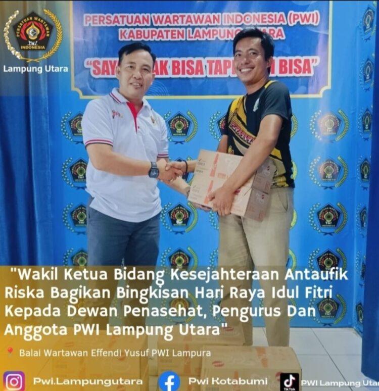 Idul Fitri 1445 H, Pwi Lampura Bagi Bingkisan Lebaran Pada Anggota
