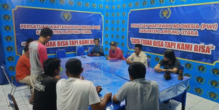 Dugaan Penyimpangan BLT – DD, Kades Madukoro Klarifikasi Di Kantor PWI lampura