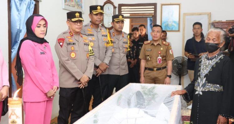 Kapolda Lampung Kunjungi Rumah Duka Nakes Meninggal Saat Operasi Ketupat Krakatau 2024