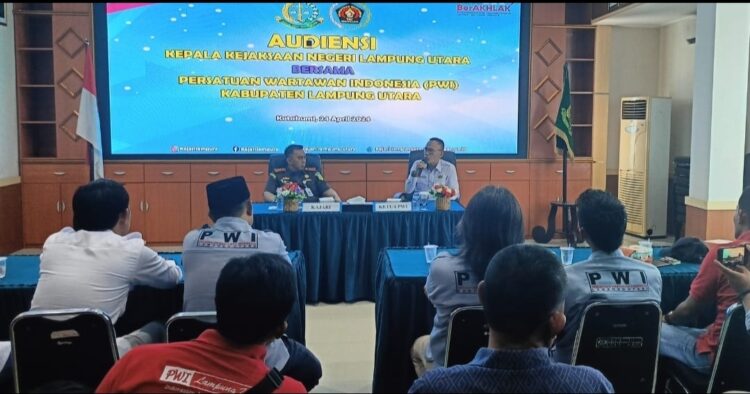 Pengurus PWI Lampura Geruduk Kantor Kejaksaan Negeri Kotabumi