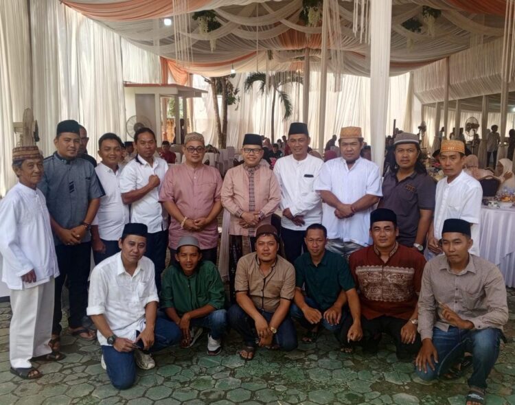 Usai Shalat Id, Ribuan Masyarakat Serbu Rumdis Sulpakar Hanya Untuk Silaturahmi