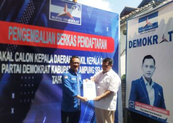 Di DPC Partai Demokrat, Fahrorozi ambil berkas dan langsung kembalikan berkas Pendataran sebagai Calon Bupati Lamsel