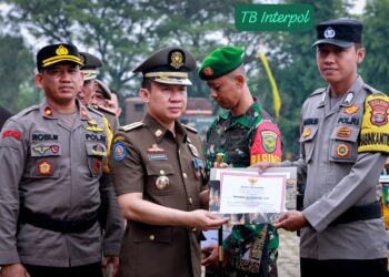 Bhabinkamtibmas dan Babinsa Pekon Podosari Pringsewu Dapat Penghargaan Dari Pemda Pringsewu