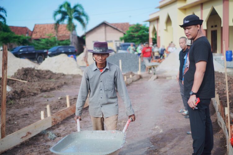 Tumbuhkan Kebersamaan SJR Inisiasi Semangat Gotong Royong Bangun Jalan Lingkungan 102 M