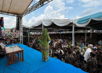 Elfianah Bupati Mesuji, Menggema di Acara Pelantikan Muslimat NU