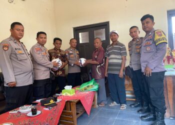 Dukung kemajuan Olahraga, Sat Binmas Polres Pringsewu Berikan Bantuan Peralatan Olahraga Untuk Masyarakat