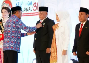 Terima Penghargaa  Satyalancana Wira Karya dari Presiden RI Joko Widodo, Nanang Ermanto berucap syukur