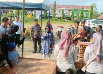 Hadir di Acara Pasar Murah, Elfianah Diserbu Masyarakat Untuk Diajak Berfoto