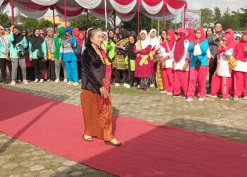 Lomba Fashion Show Lansia Warnai Peringatan HLUN ke-28 di Kabupaten Pringsewu