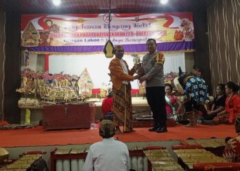 Rangkaian HUT Bhayangkara ke 78, Polres Mesuji Gelar Pagelaran Wayang Kulit