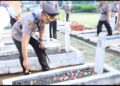Kapolres Lampura Ziarah dan Tabur Bunga di Makam Pahlawan Kotabumi