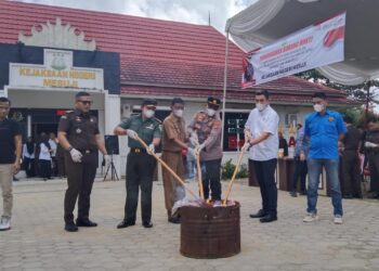 Kejari Mesuji Gelar Pemusnahan Barang Bukti Yang Telah Berkekuatan Hukum Tetap