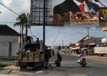 Ketua DPRD Khawatirkan Tiang Reklame Di Bibir Jalan, Syamsudin : Kita Bongkar Paksa