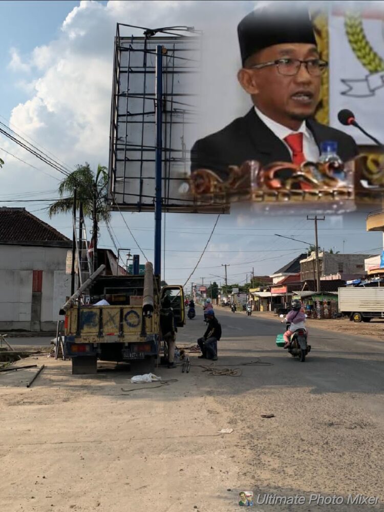 Ketua DPRD Khawatirkan Tiang Reklame Di Bibir Jalan, Syamsudin : Kita Bongkar Paksa