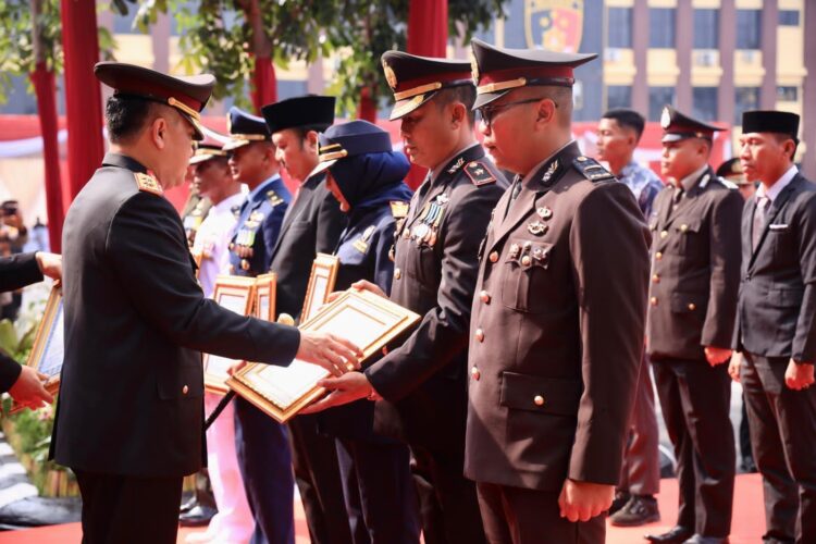 Torehkan Prestasi Lewat Judo, Wakapolres Mesuji Dapat Penghargaan dari Kapolda Lampung