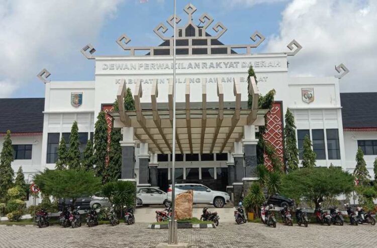 Ketua Komisi II DPRD Belum Ada Sikap, Dugaan Pelanggaran Puskesmas Buang Obat Dan Pinjamkan Ambulance.