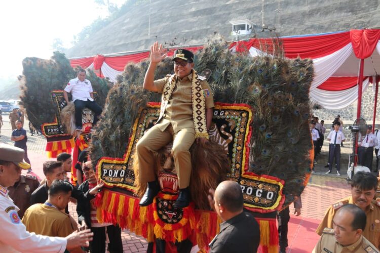 Pejabat Gubernur Lampung Membuka MPLS Tingkat SMA dan SMK se-Provinsi Lampung di Pringsewu.