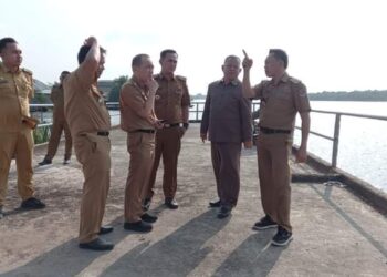 Pj Bupati Mesuji Tinjau Pembangunan Jembatan Sungai Gebang