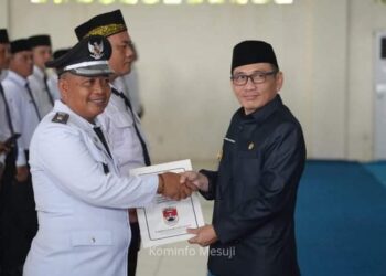 Pj Bupati Levi Lakukan Pengukuhan Perpanjangan Masa Jabatan Kades dan BPD se-Mesuji