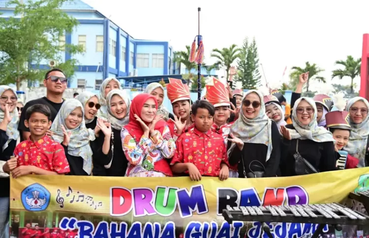 Dibuka Ketua Persatuan Drum Band Indonesia (PDBI) Lampung Selatan, Hj. Winarni Nanang Ermanto, Lomba Drum Band semarak dan meriah