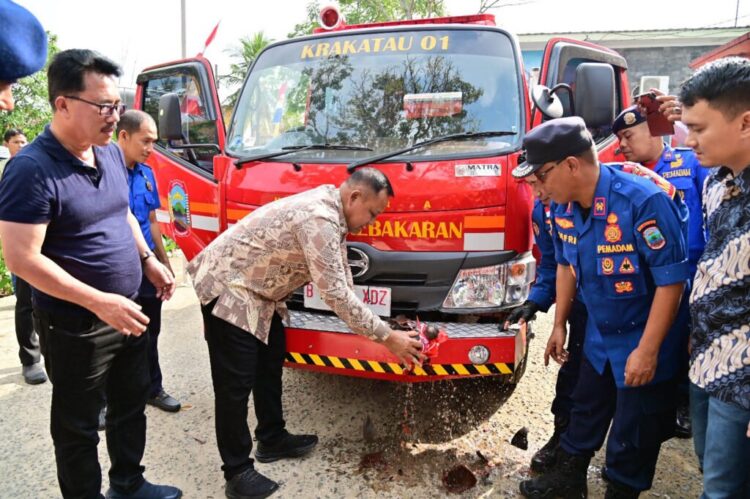 Armada Damkar Lamsel ditambah, ini Pesan Nanang Ermanto