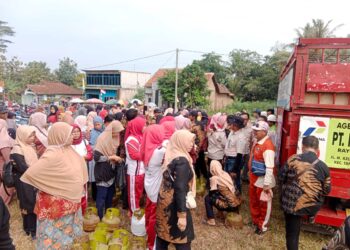 lengkapi kebutuhan Sembako, Warga serbu Operasi Pasar Murah Perdana di Natar