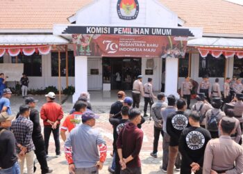 Polisi Amankan Pendaftaran Paslon Bupati dan Wakil Bupati Pringsewu