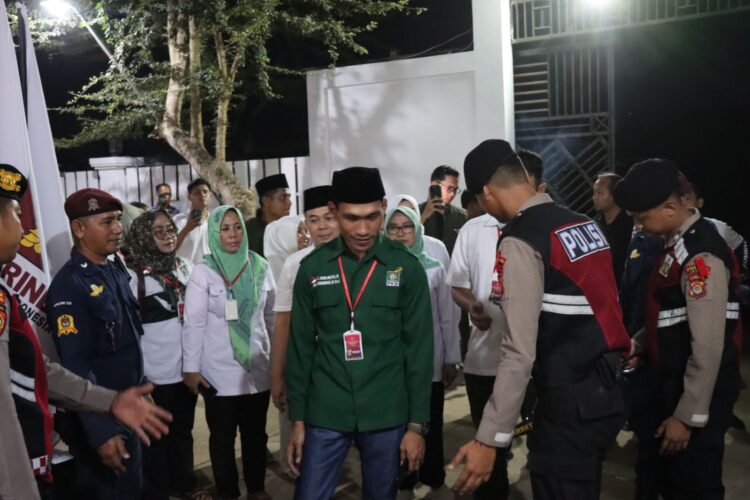 Berjalan Kondusif, Polres Mesuji Lakukan Pengamanan Pendaftaran Empat Paslon Kada