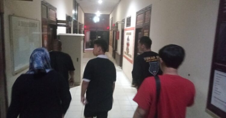 Anak nya di Kurung Di Dalam Kelas, Ketua PWRI Lampura Lapor Polisi