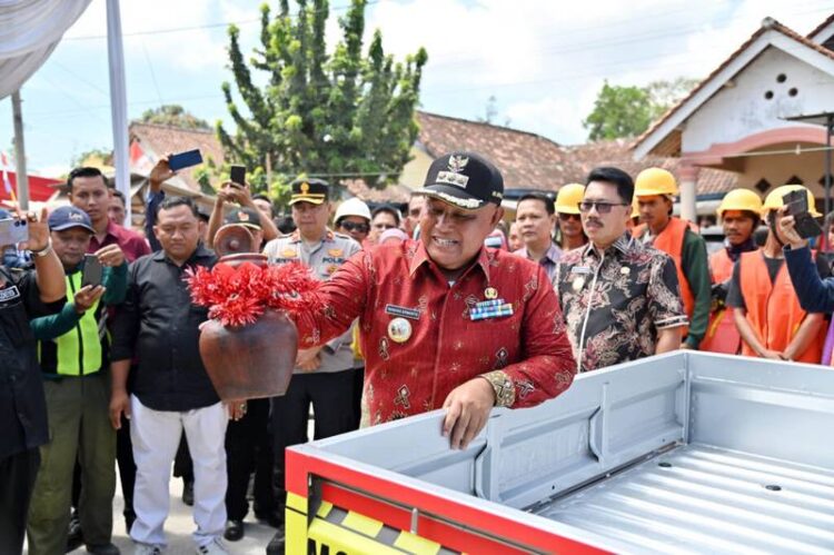 Nanang Ermanto resmikan Jalan Tampa Lobang