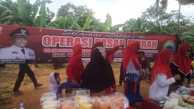 Usai ikuti Jalan Sehat, Masyarakat serbu sembako penuhi kebutuhan di Stand OPM Perindag Lamsel
