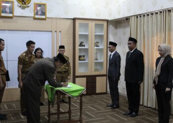 Tiga Pejabat Administrator Dinas Dukcapil Pringsewu Dilantik