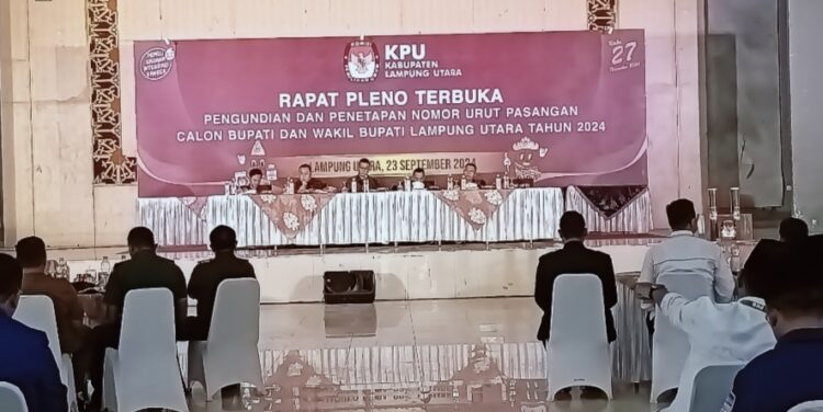 KPU Lampura Rapat Peno  pengundian dan penetapan nomor urut Paslon Bupati Lampura 2024 -2029